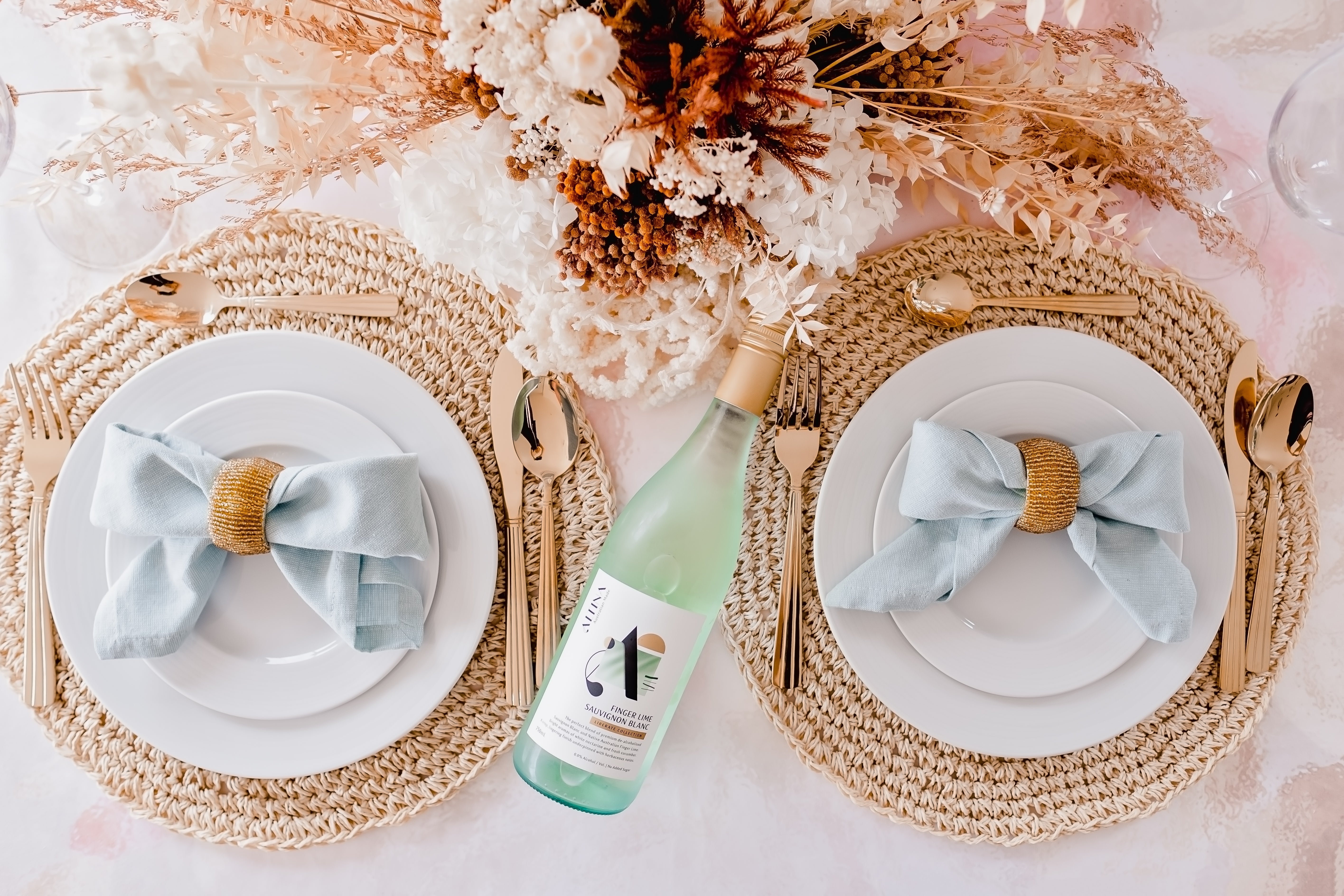 A Beautiful Mother's Day Tablesetting to Celebrate the Ones We Love